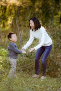 Chicago Lifestyle Family Photographer in Winnemac Park for Fall Photos