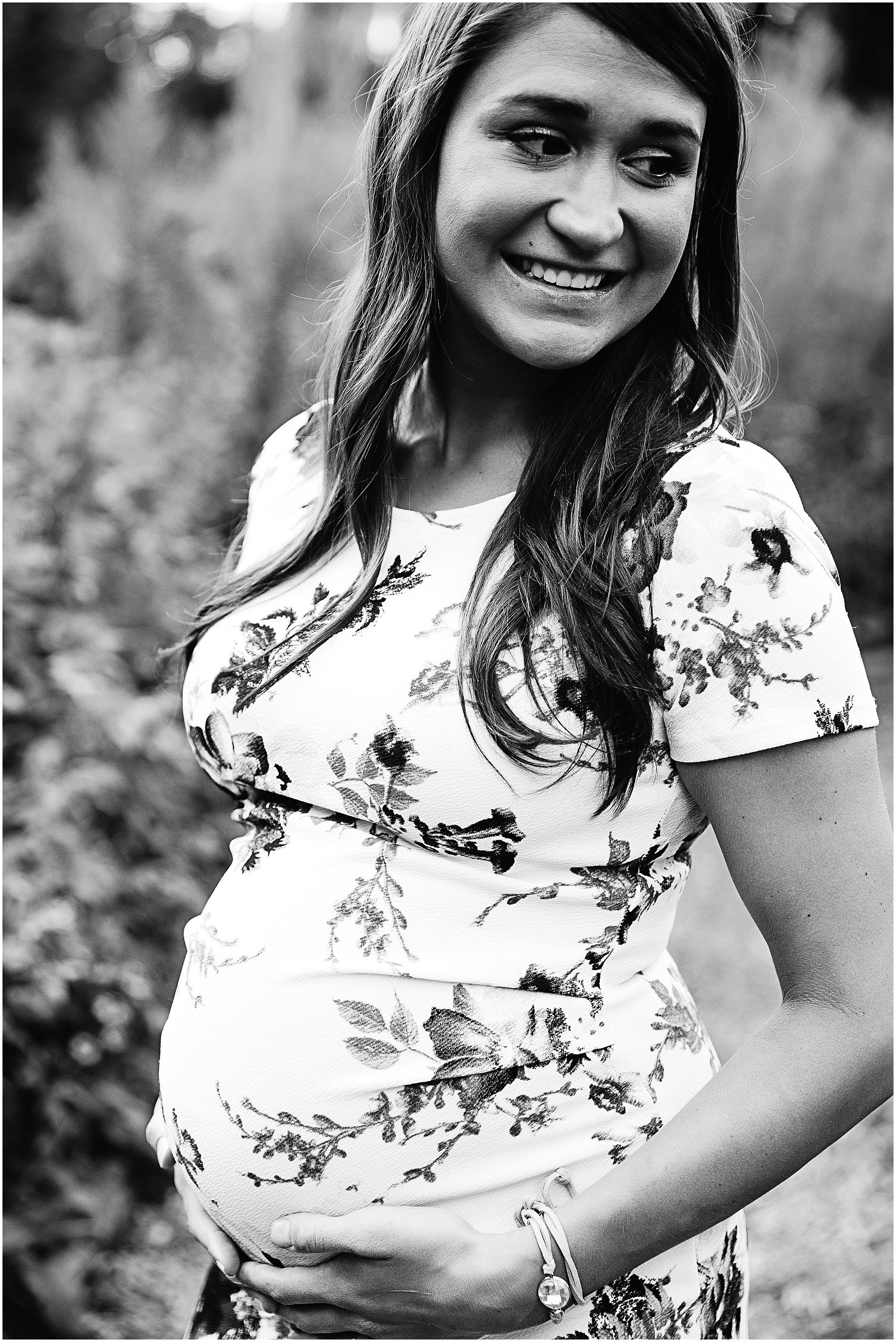 Chicago Maternity Photographer in Winnemac Park